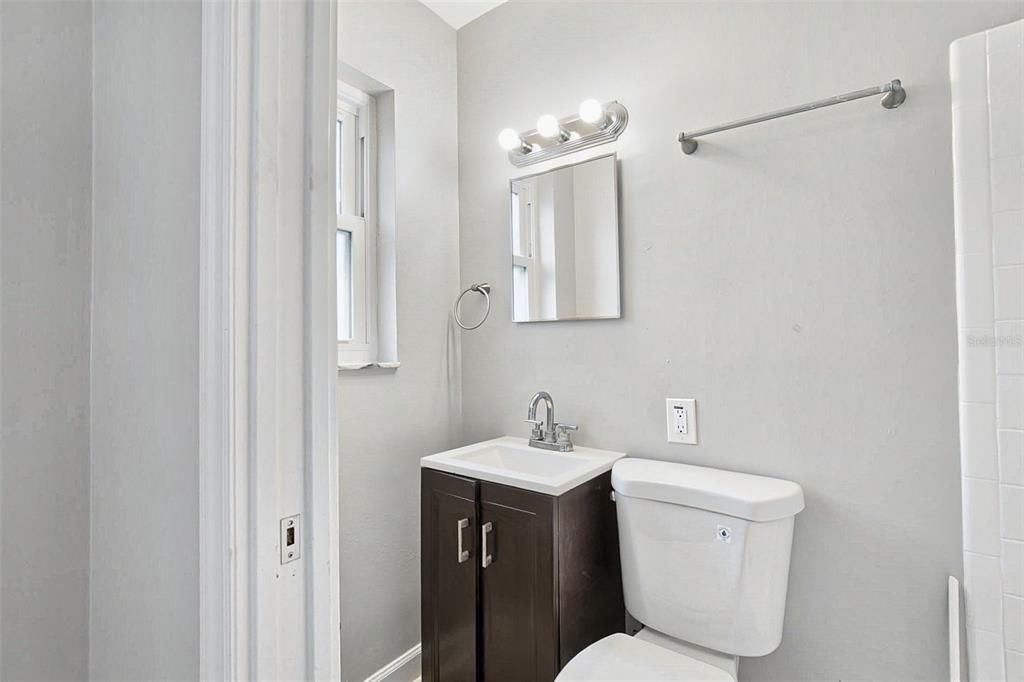 For Sale: $369,900 (2 beds, 2 baths, 1085 Square Feet)