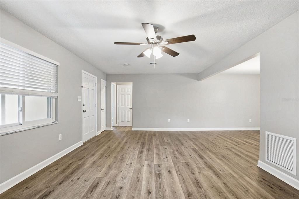 For Sale: $369,900 (2 beds, 2 baths, 1085 Square Feet)