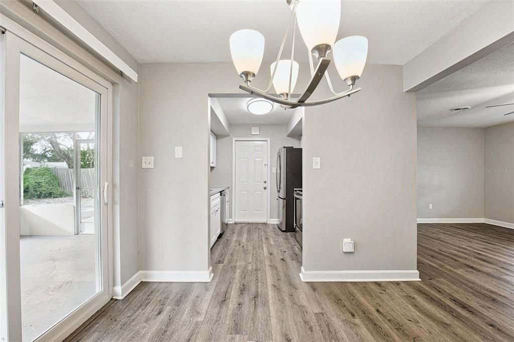For Sale: $369,900 (2 beds, 2 baths, 1085 Square Feet)