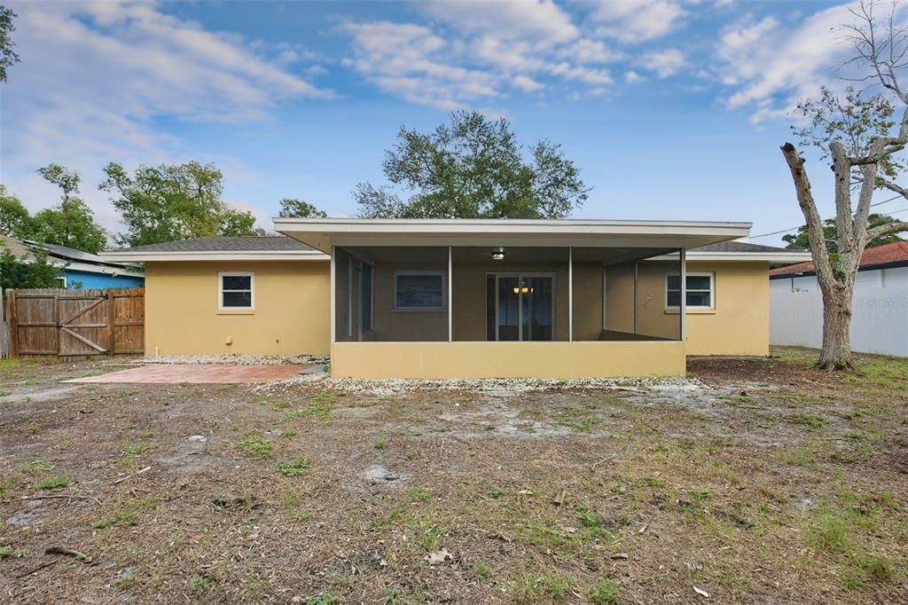 For Sale: $369,900 (2 beds, 2 baths, 1085 Square Feet)