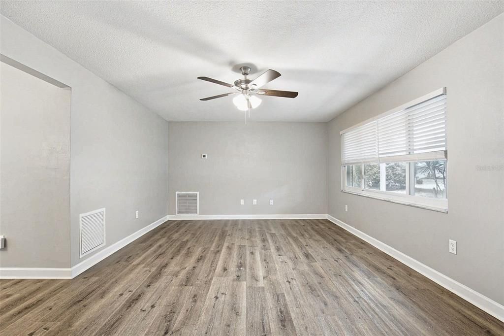 For Sale: $369,900 (2 beds, 2 baths, 1085 Square Feet)