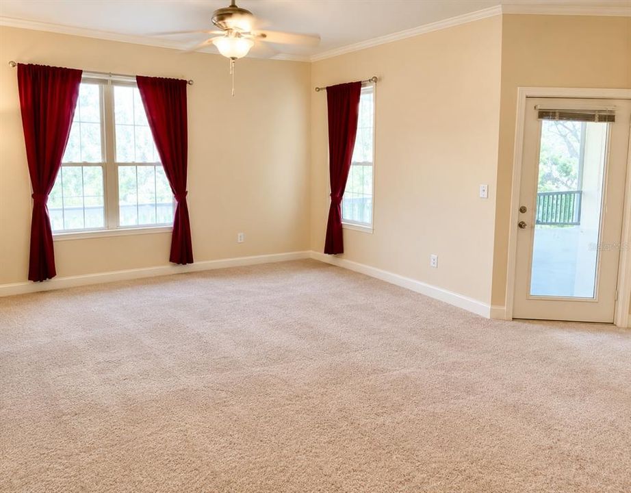 For Rent: $1,425 (1 beds, 1 baths, 976 Square Feet)