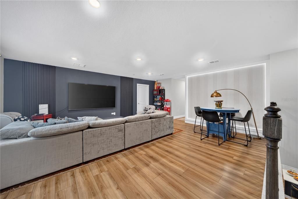 En Venta: $669,000 (5 camas, 3 baños, 2900 Pies cuadrados)