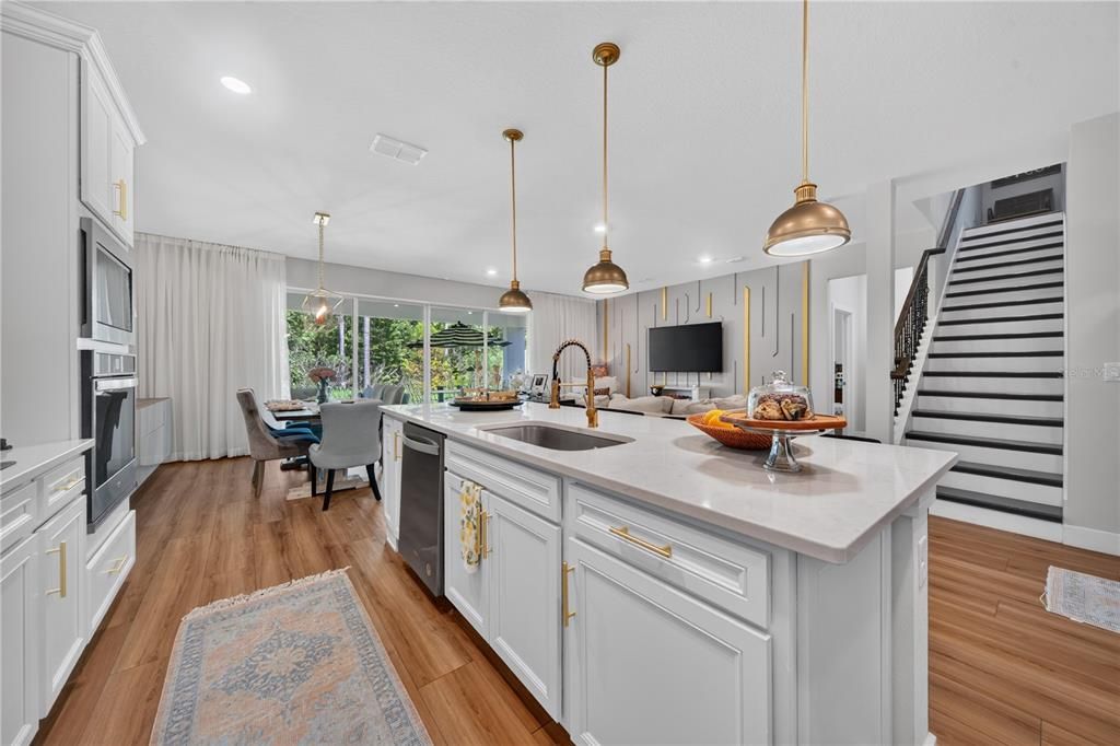 En Venta: $669,000 (5 camas, 3 baños, 2900 Pies cuadrados)