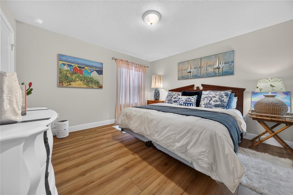 En Venta: $669,000 (5 camas, 3 baños, 2900 Pies cuadrados)