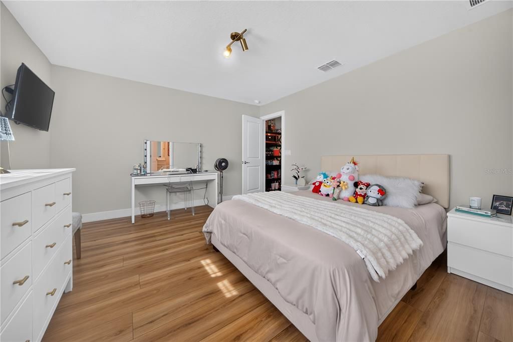 En Venta: $669,000 (5 camas, 3 baños, 2900 Pies cuadrados)