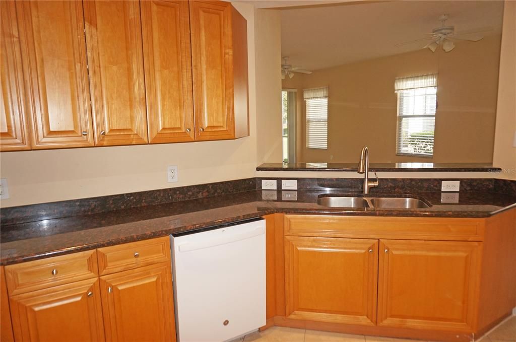En Venta: $250,000 (2 camas, 2 baños, 1306 Pies cuadrados)