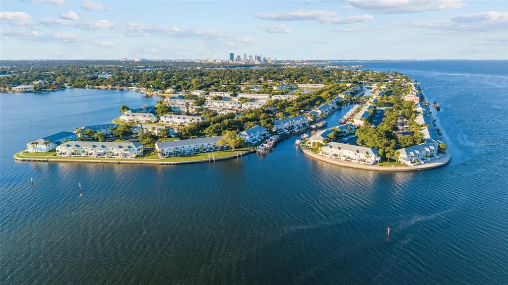На продажу: $390,000 (2 спален, 1 ванн, 825 Квадратных фут)