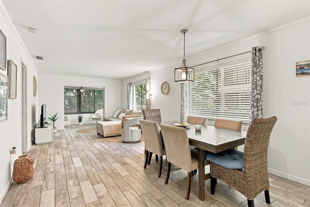 For Sale: $235,000 (2 beds, 2 baths, 1060 Square Feet)