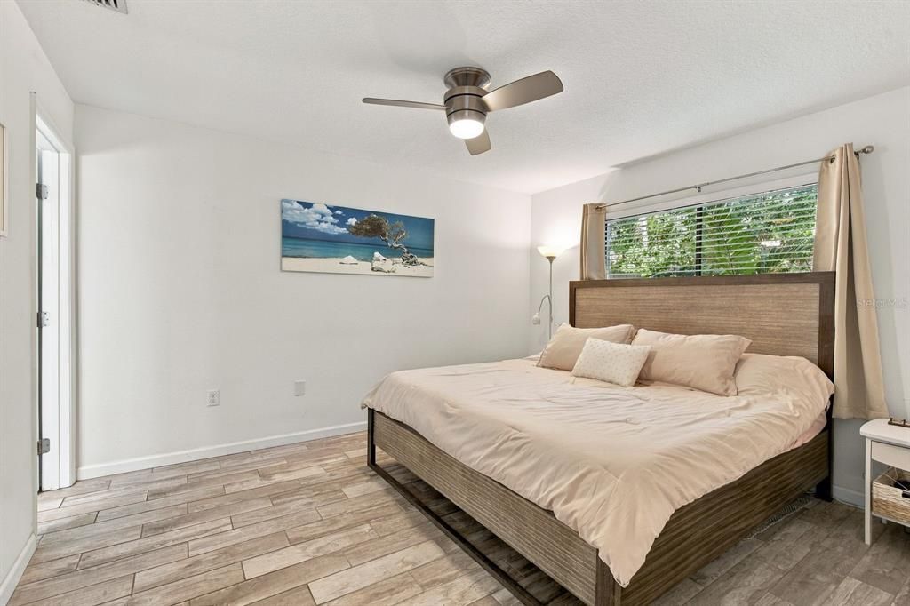 For Sale: $235,000 (2 beds, 2 baths, 1060 Square Feet)