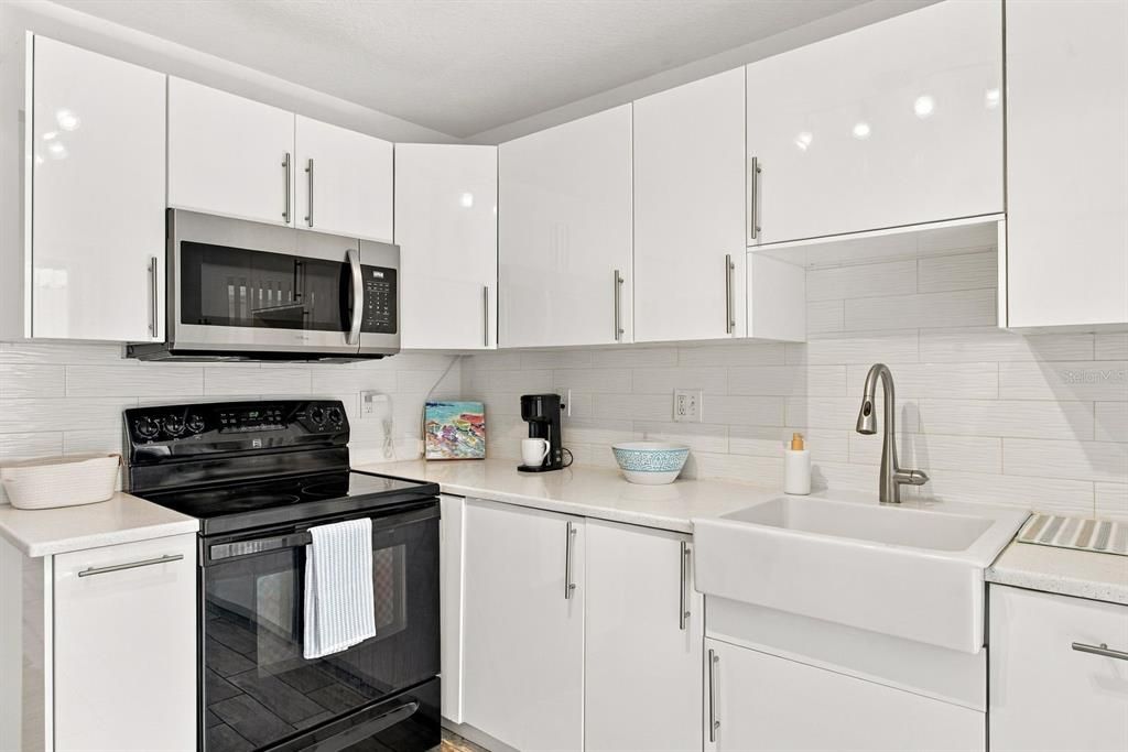 For Sale: $235,000 (2 beds, 2 baths, 1060 Square Feet)