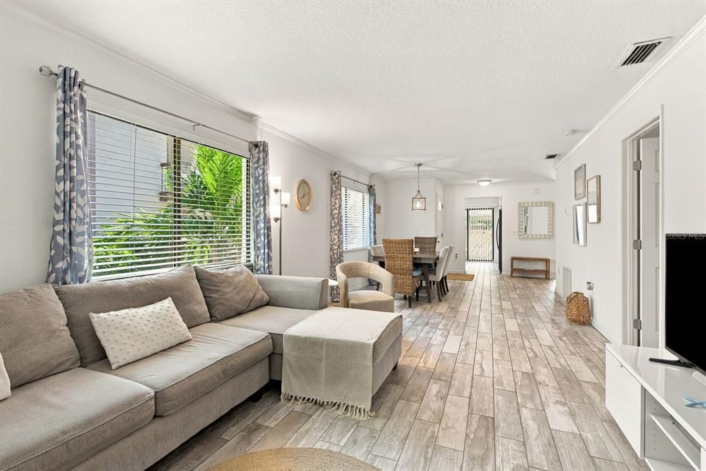 For Sale: $235,000 (2 beds, 2 baths, 1060 Square Feet)