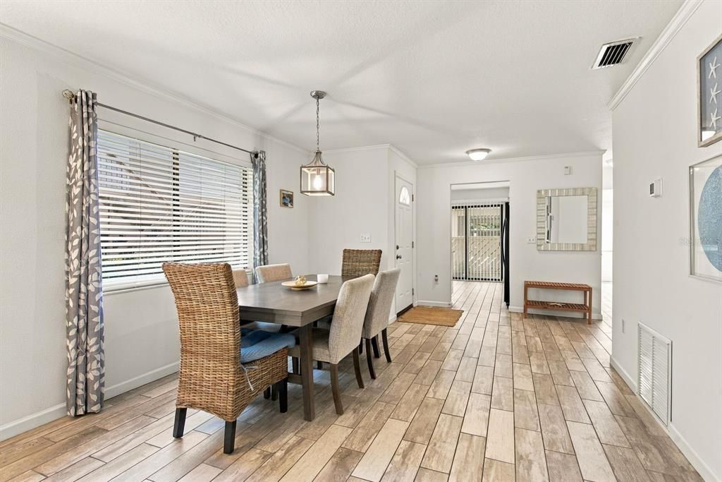 For Sale: $235,000 (2 beds, 2 baths, 1060 Square Feet)