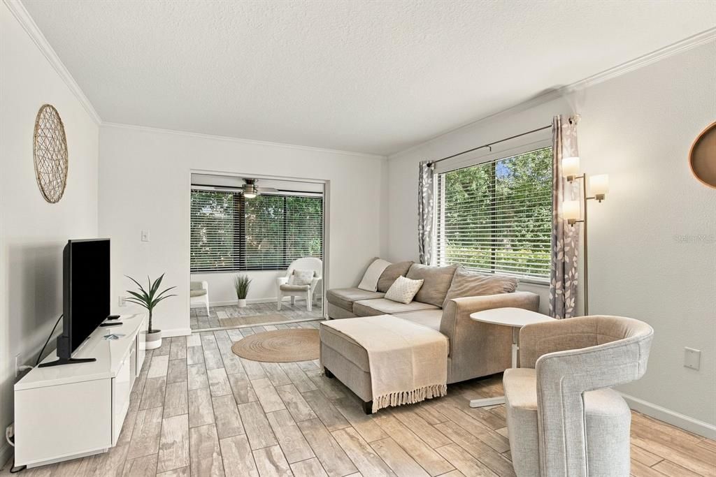 For Sale: $235,000 (2 beds, 2 baths, 1060 Square Feet)