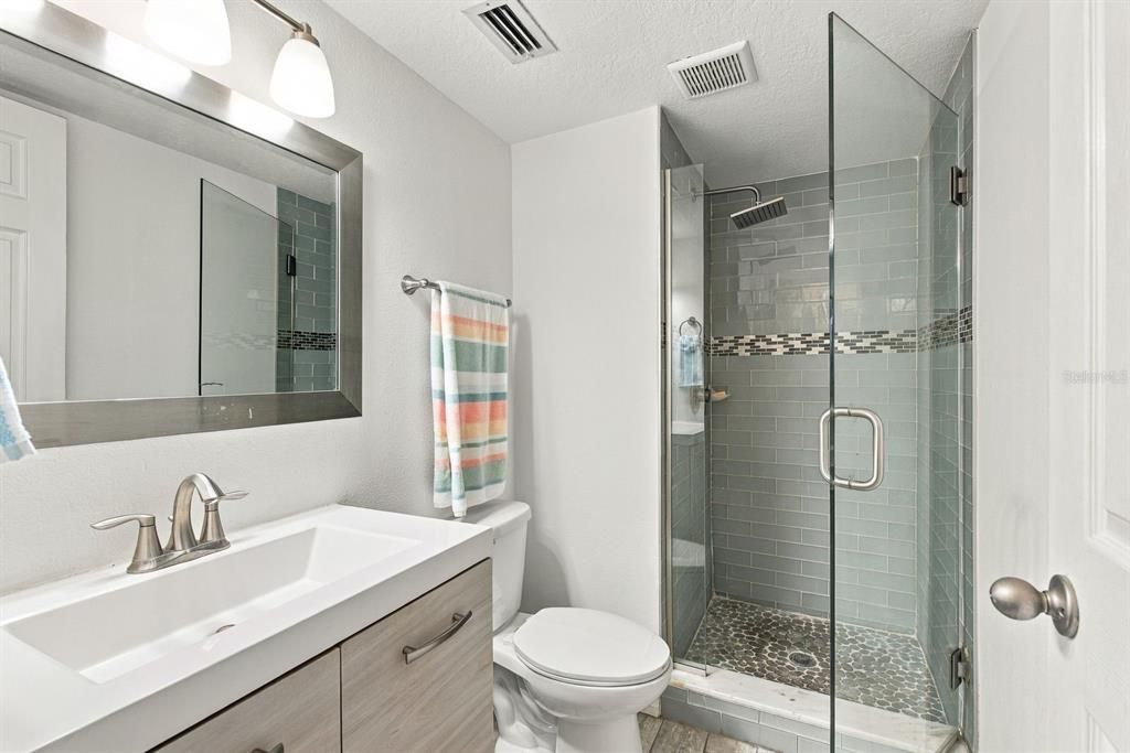 For Sale: $235,000 (2 beds, 2 baths, 1060 Square Feet)