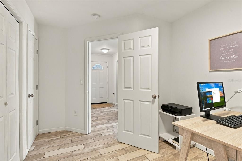 For Sale: $235,000 (2 beds, 2 baths, 1060 Square Feet)