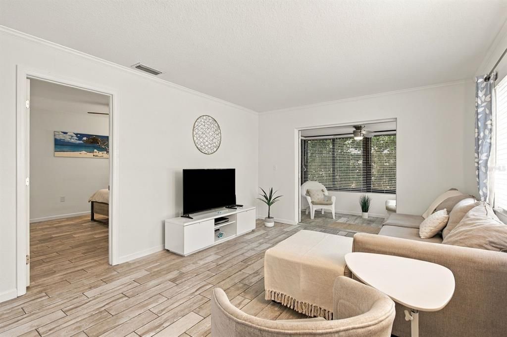 For Sale: $235,000 (2 beds, 2 baths, 1060 Square Feet)