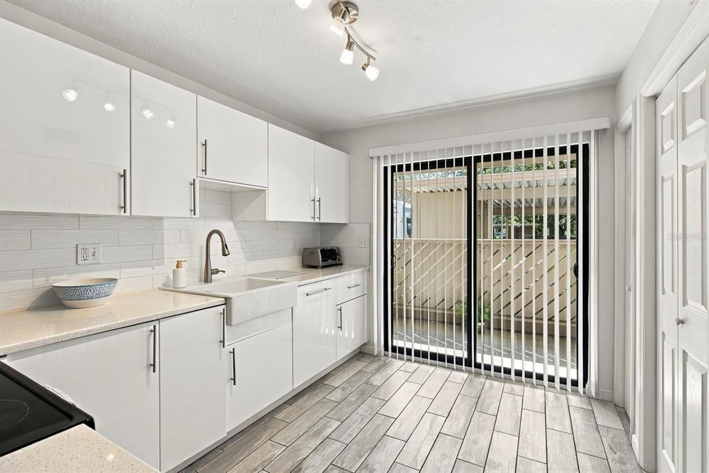 For Sale: $235,000 (2 beds, 2 baths, 1060 Square Feet)