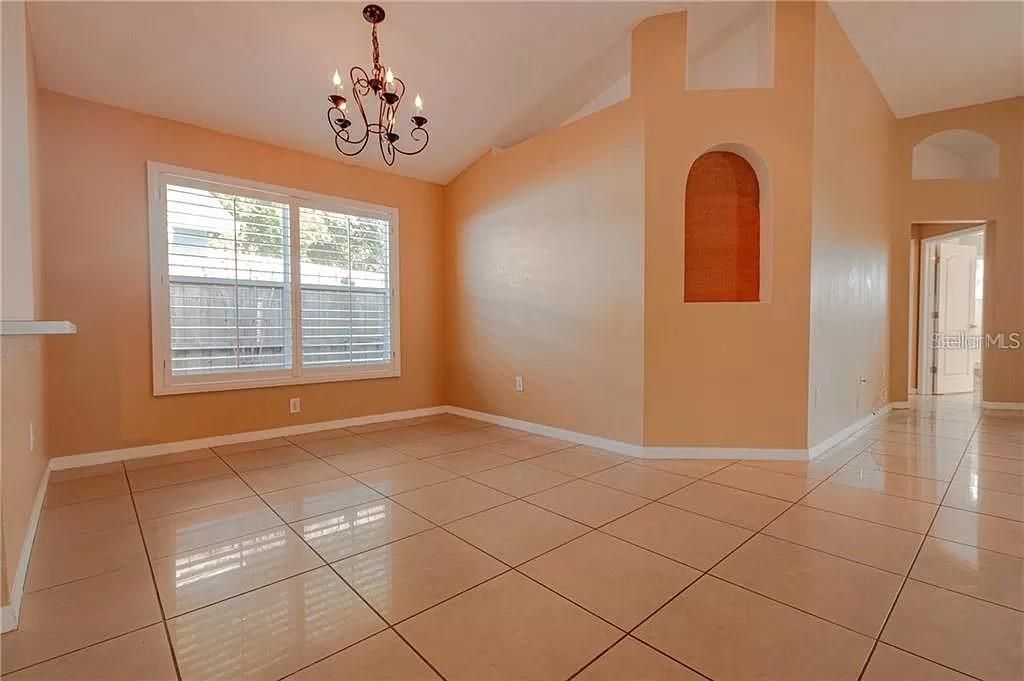 For Rent: $2,345 (3 beds, 2 baths, 1640 Square Feet)