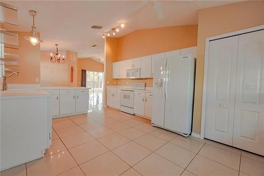 For Rent: $2,345 (3 beds, 2 baths, 1640 Square Feet)