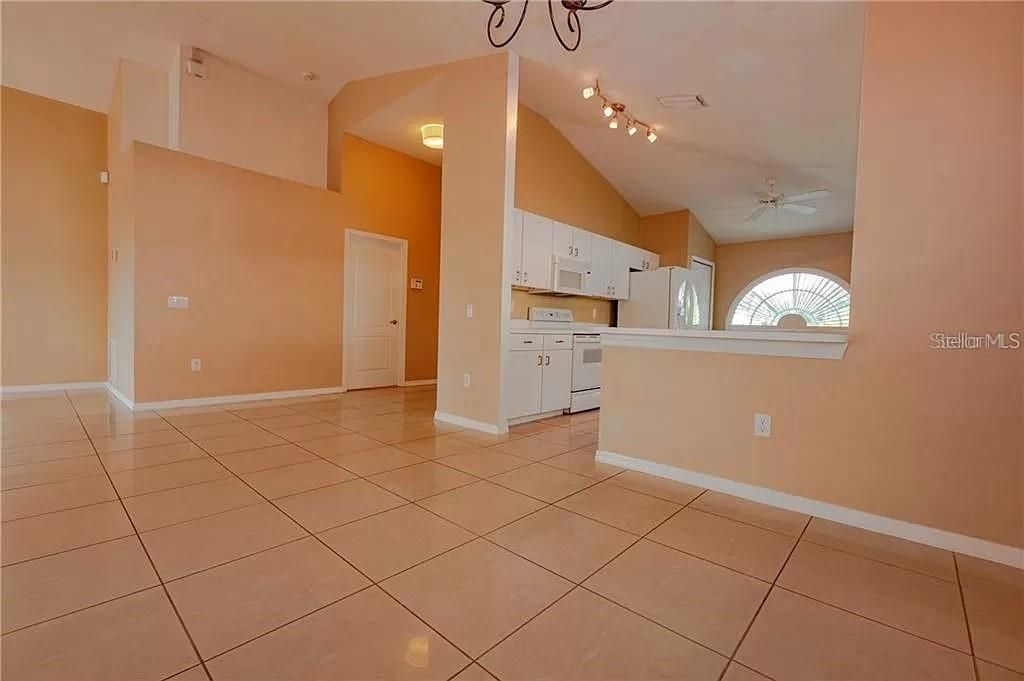 For Rent: $2,345 (3 beds, 2 baths, 1640 Square Feet)
