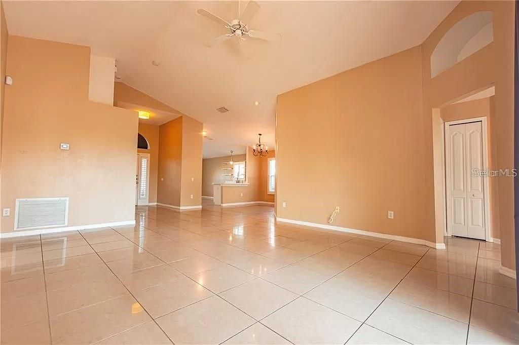For Rent: $2,345 (3 beds, 2 baths, 1640 Square Feet)