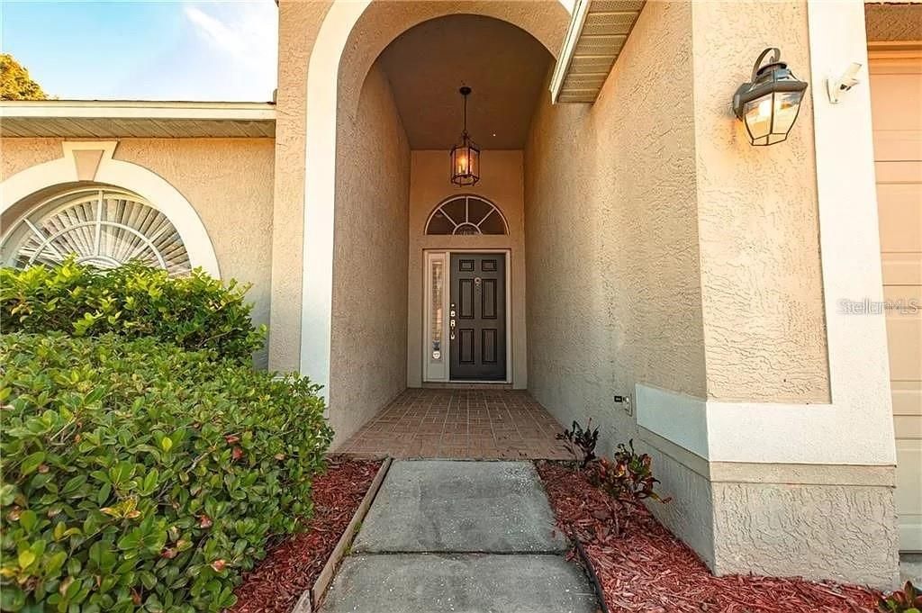 For Rent: $2,345 (3 beds, 2 baths, 1640 Square Feet)