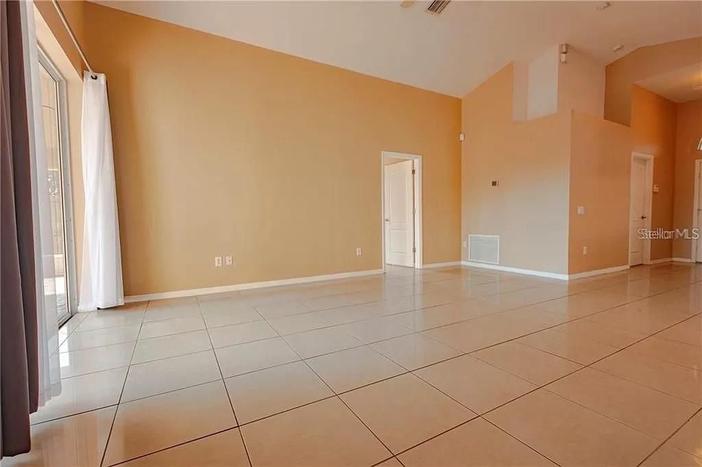 For Rent: $2,345 (3 beds, 2 baths, 1640 Square Feet)