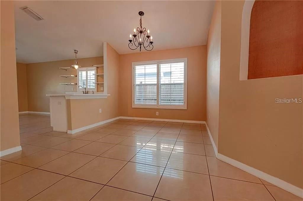 For Rent: $2,345 (3 beds, 2 baths, 1640 Square Feet)