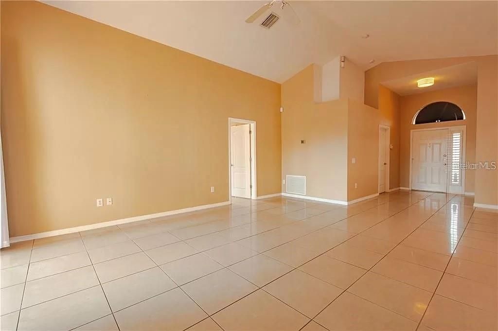 For Rent: $2,345 (3 beds, 2 baths, 1640 Square Feet)