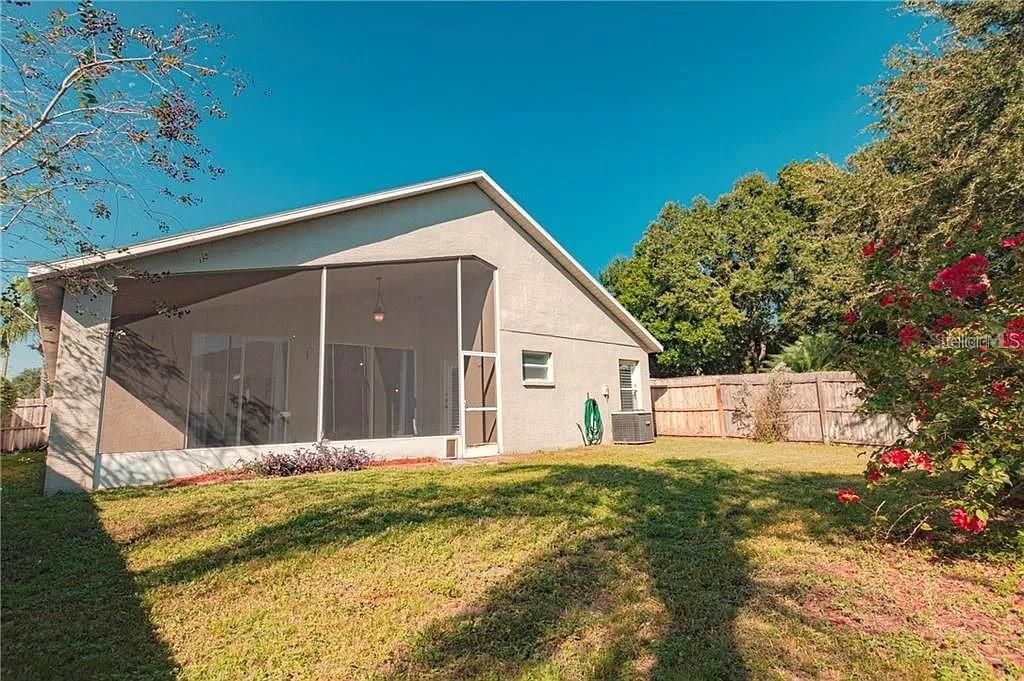 For Rent: $2,345 (3 beds, 2 baths, 1640 Square Feet)