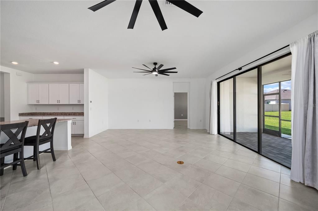 На продажу: $359,900 (3 спален, 3 ванн, 2217 Квадратных фут)
