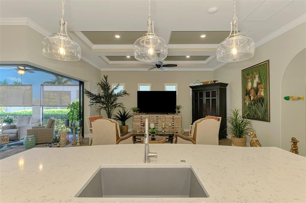 En Venta: $730,000 (2 camas, 2 baños, 1893 Pies cuadrados)