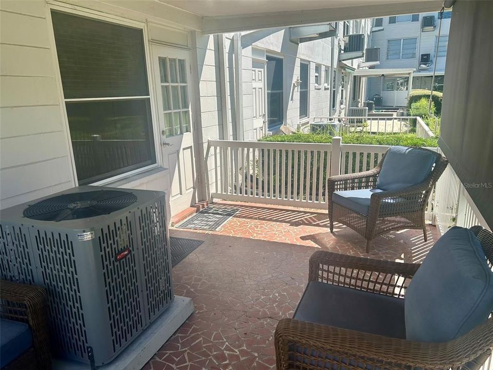 For Sale: $149,000 (2 beds, 2 baths, 1100 Square Feet)