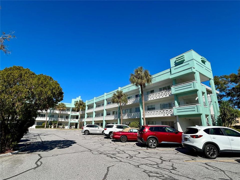 For Sale: $149,000 (2 beds, 2 baths, 1100 Square Feet)