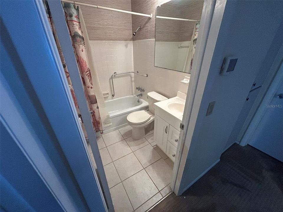 For Sale: $149,000 (2 beds, 2 baths, 1100 Square Feet)