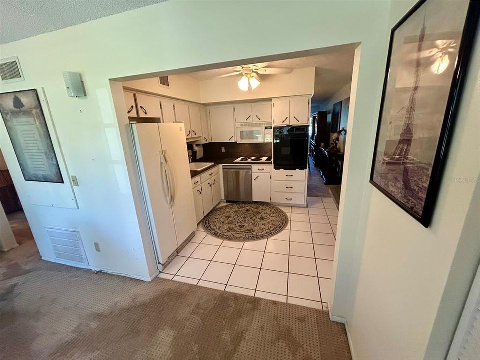 For Sale: $149,000 (2 beds, 2 baths, 1100 Square Feet)