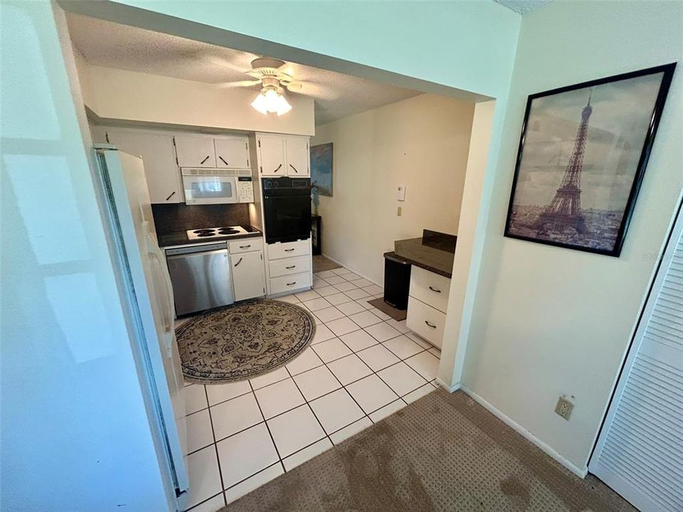 For Sale: $149,000 (2 beds, 2 baths, 1100 Square Feet)