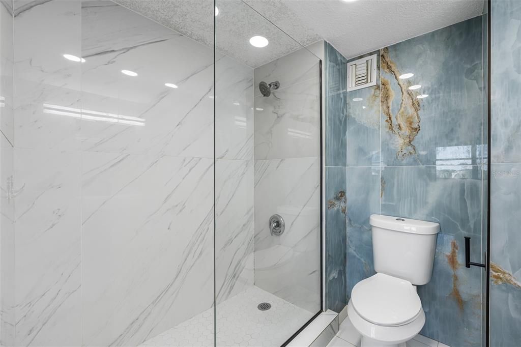 На продажу: $355,000 (1 спален, 1 ванн, 707 Квадратных фут)