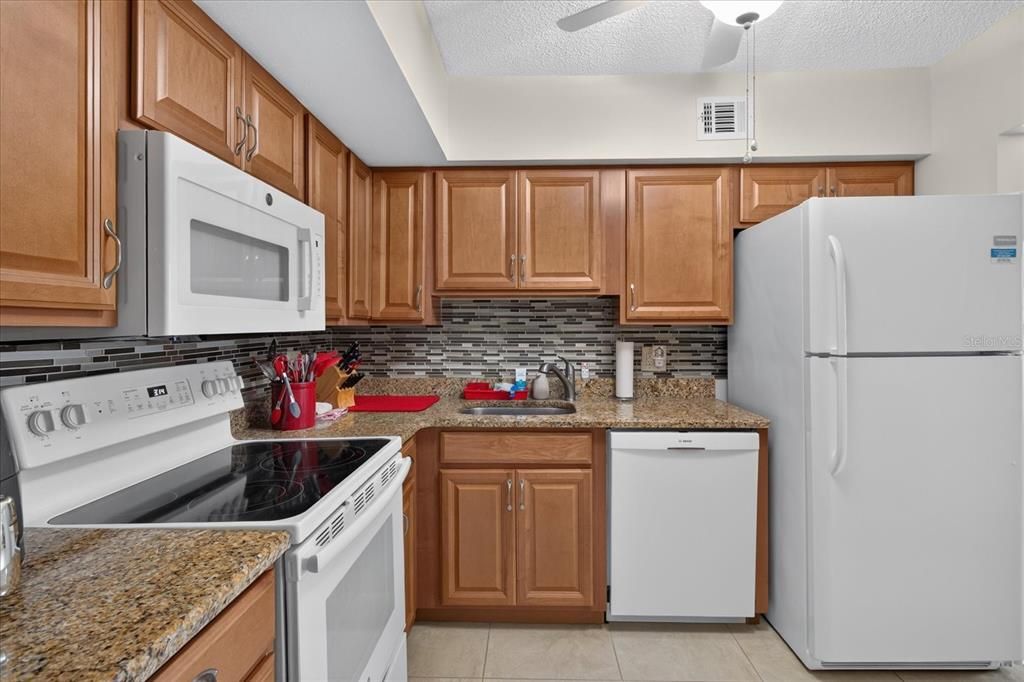 For Sale: $219,000 (2 beds, 2 baths, 1100 Square Feet)