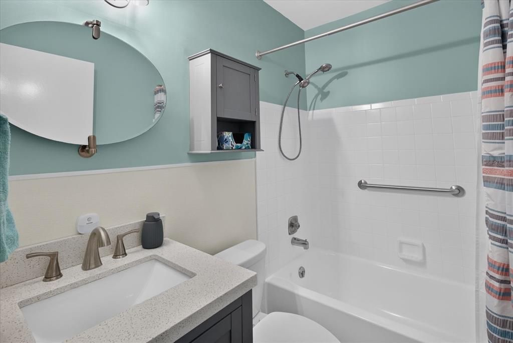 For Sale: $219,000 (2 beds, 2 baths, 1100 Square Feet)