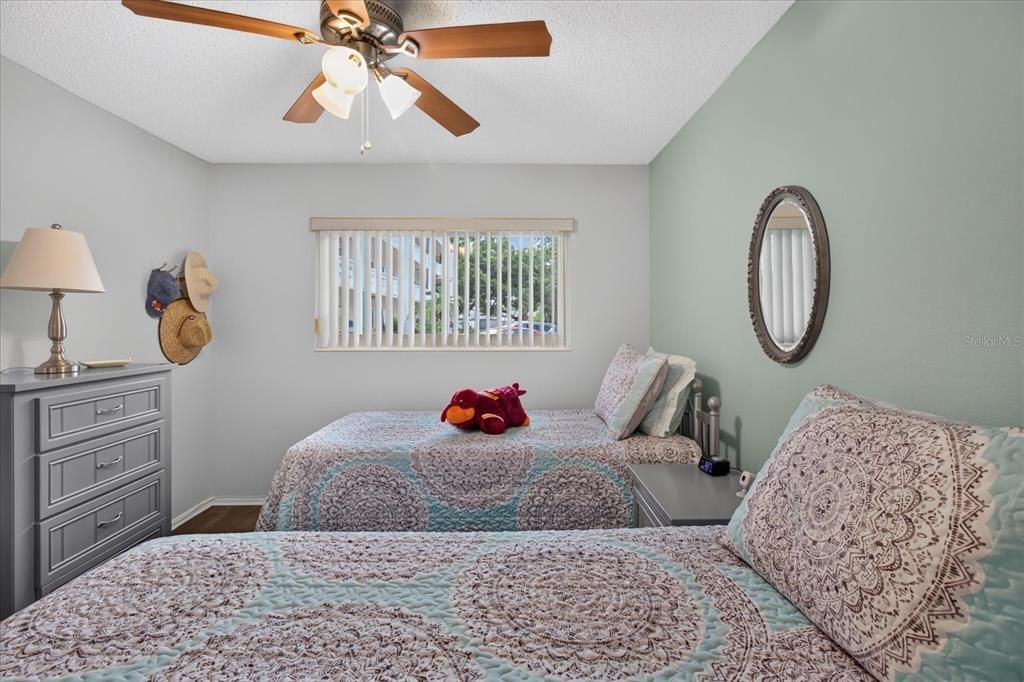 For Sale: $219,000 (2 beds, 2 baths, 1100 Square Feet)