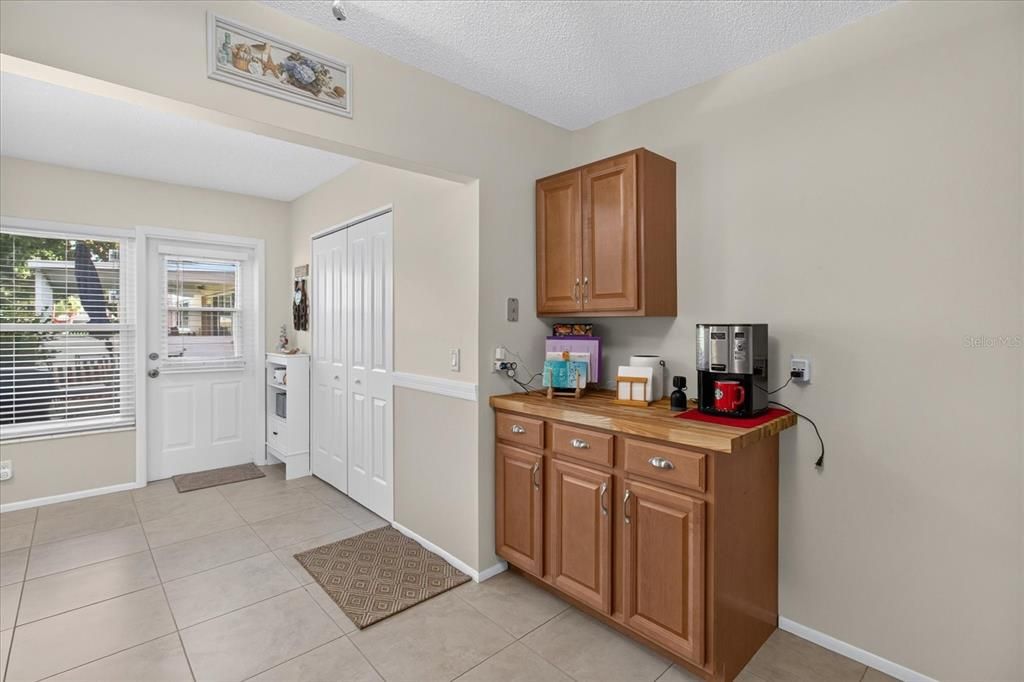 For Sale: $219,000 (2 beds, 2 baths, 1100 Square Feet)