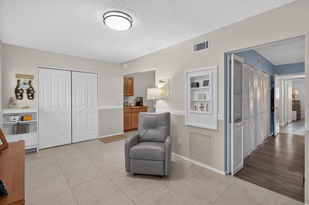 For Sale: $219,000 (2 beds, 2 baths, 1100 Square Feet)