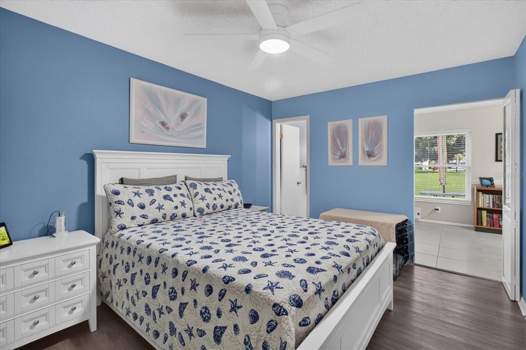 For Sale: $219,000 (2 beds, 2 baths, 1100 Square Feet)