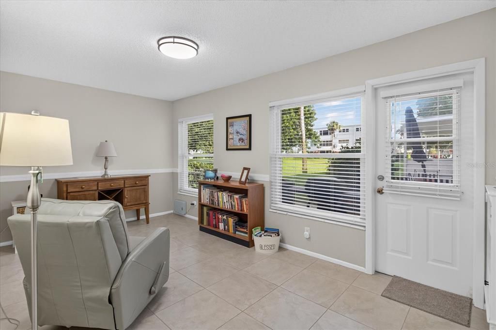 For Sale: $219,000 (2 beds, 2 baths, 1100 Square Feet)