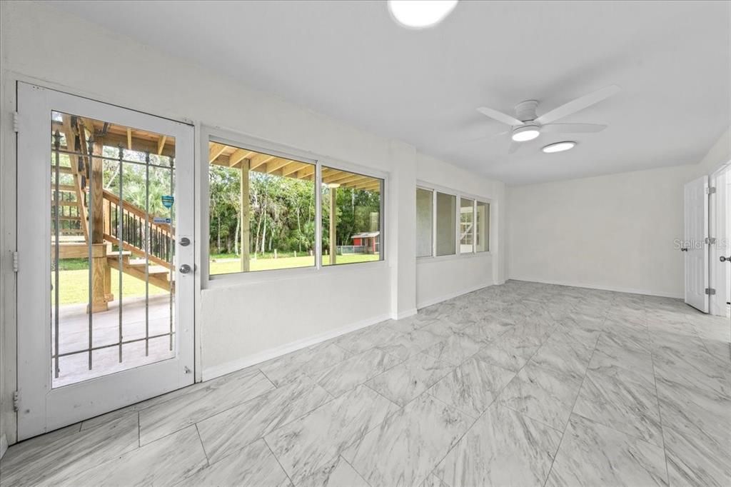 На продажу: $424,900 (4 спален, 3 ванн, 2100 Квадратных фут)