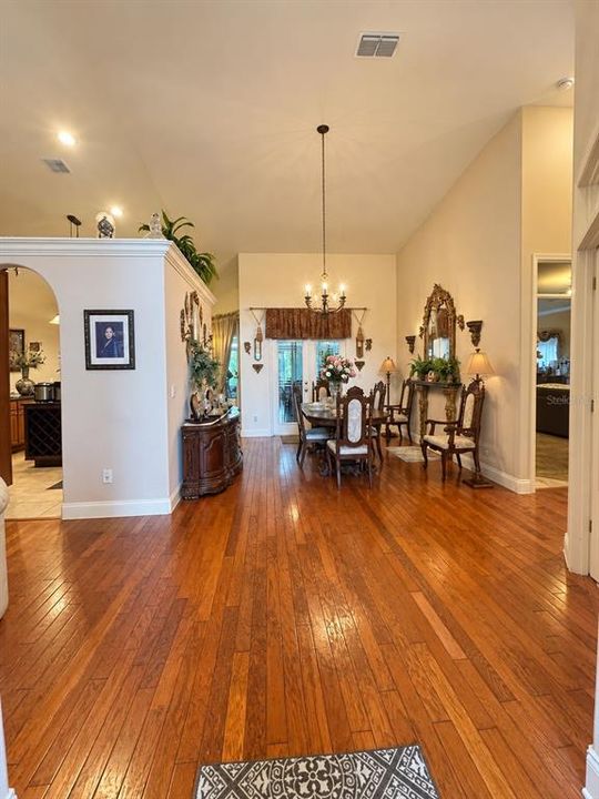 En Venta: $899,999 (4 camas, 2 baños, 2659 Pies cuadrados)