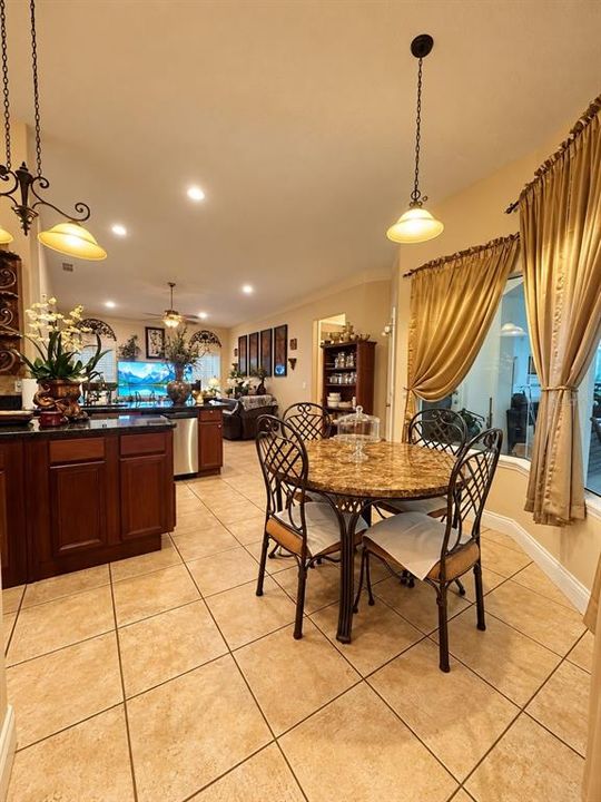 En Venta: $899,999 (4 camas, 2 baños, 2659 Pies cuadrados)