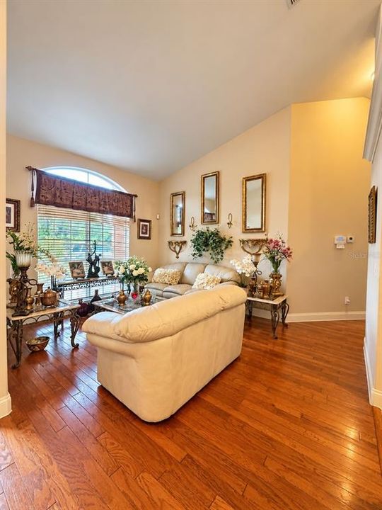 En Venta: $899,999 (4 camas, 2 baños, 2659 Pies cuadrados)